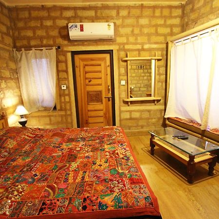 Hotel The Silk Route Jaisalmer Rum bild