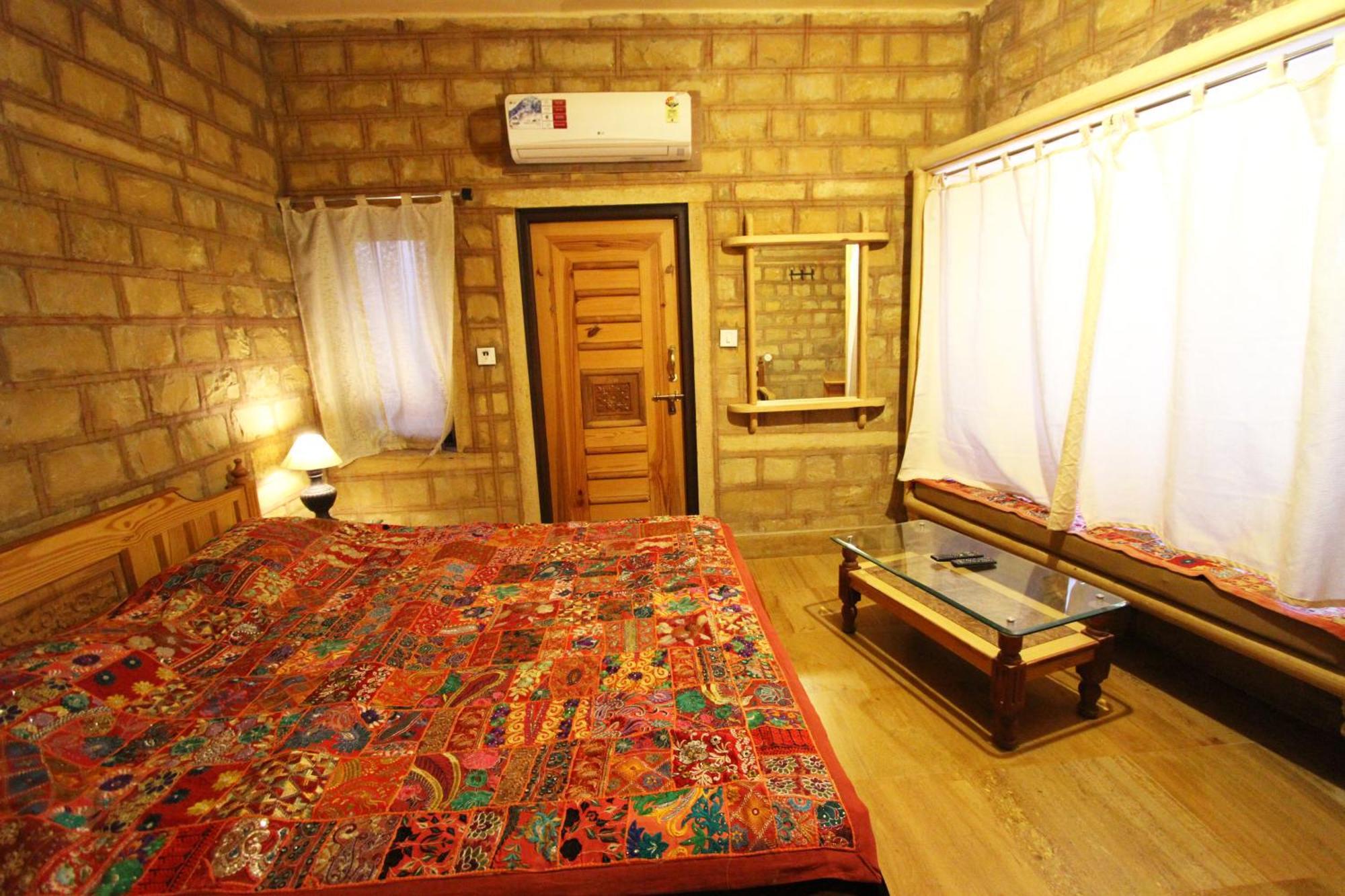 Hotel The Silk Route Jaisalmer Rum bild